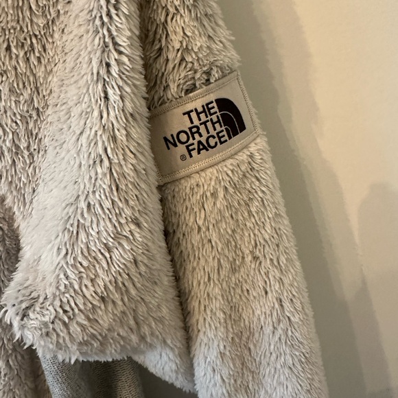 Gently Used Small/Petite Women’s Northface Fleece Jacket in Grey - Picture 7 of 9